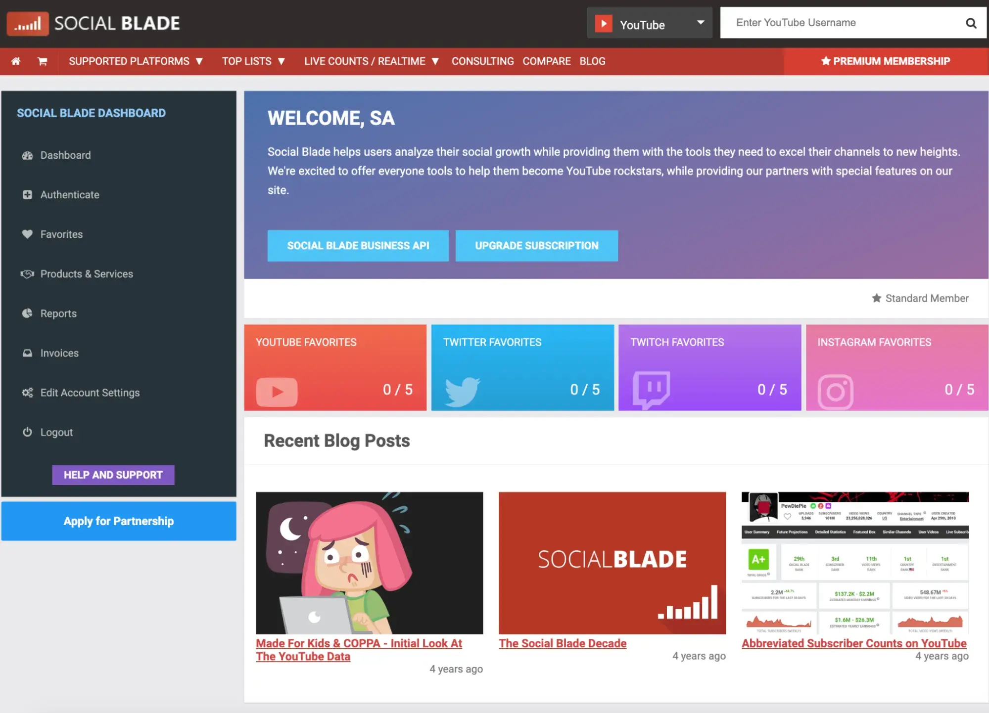 : Social Blade dashboard.