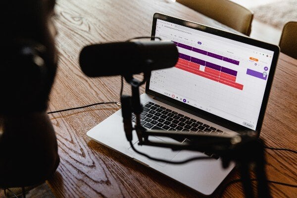 Mesurer le succès d'un podcast en entreprise : 15 KPIs à retenir